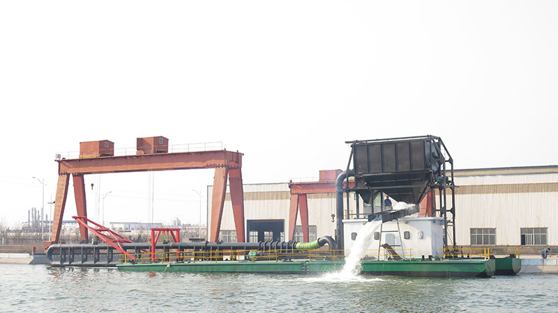 30米真空吸挖沙船4